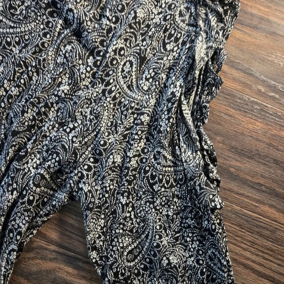 OLD NAVY Black & White Floral Long-Sleeved Cold Shoulder Blouse SIZE XXL - Picture 5 of 7